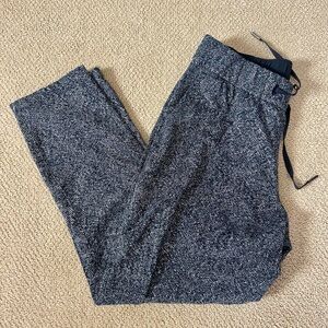 Lululemon black and white pants